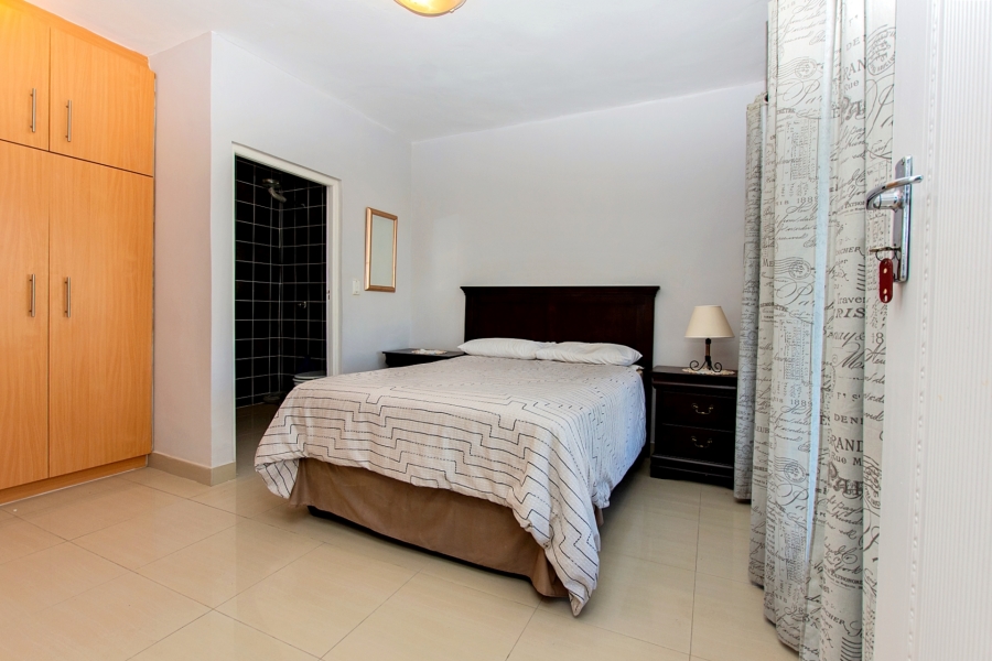 To Let 4 Bedroom Property for Rent in Yzerfontein Western Cape